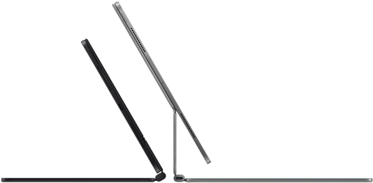 2 iPad Pro Geräte, befestigt am Magic Keyboard, Seitenansicht, dünnes Profil, Farbe Space Schwarz mit Lautsprechern und USB‑C Anschluss, halb geöffnet und geneigt, Farbe Silber, geöffnet, nach hinten geneigt, um das schwebende Design der Tastatur, die Lautsprecher und das Mikrofon zu zeigen