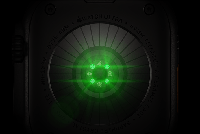 Rückseite der Apple Watch Ultra 4, Titangehäuse, Farbe Schwarz, mehrere runde Sensoren mit grün leuchtenden LEDs