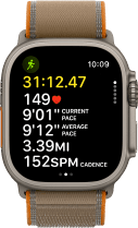 Apple Watch Ultra 4, Titangehäuse, Farbe Natur, fortschrittliche Trainingsdaten für Outdoor-Laufen, rechte Seitenansicht, Digital Crown, erhöhte Seitentaste, Trail Loop Armband, Farbe Sand